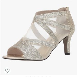 Beautiful Gold Dress Sandals that Sparkle for that special occasion!